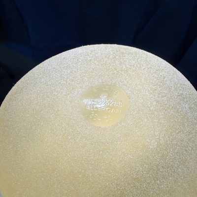 Differences between textured and smooth breast implants on the same body